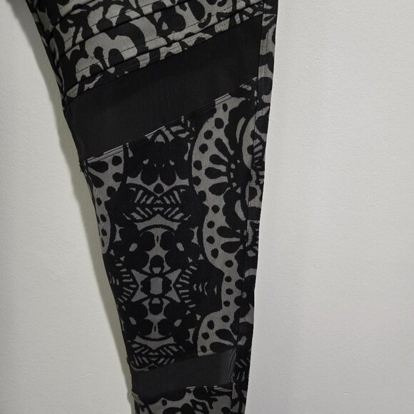 Desigual sport leggings size XL - Picture 3 of 5